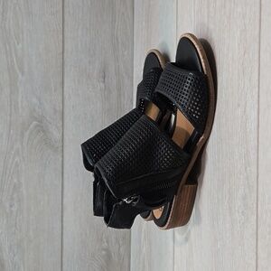 Sofft Women Ankle Leather Heels Sandals shoes sz 6M